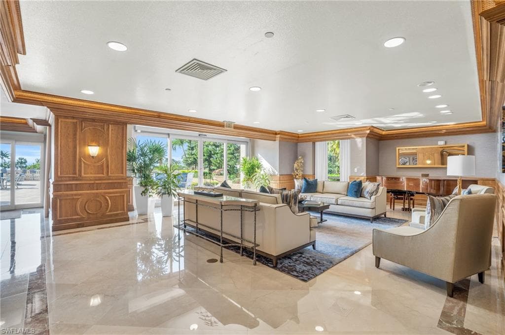 4021 Gulf Shore Blvd N 1904, Naples, FL 34103-32