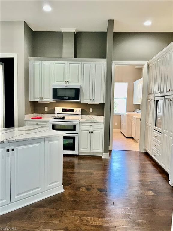 10283 Avonleigh Dr, Bonita Springs, FL 34135-20