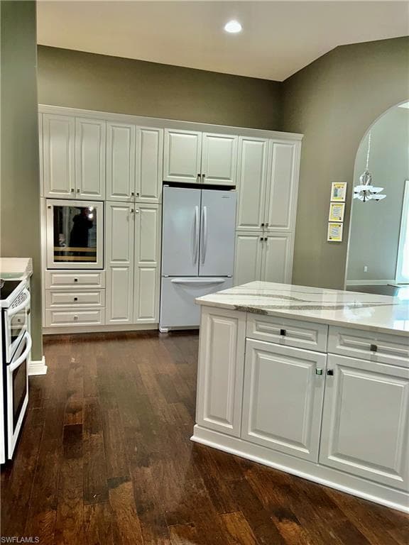 10283 Avonleigh Dr, Bonita Springs, FL 34135-21