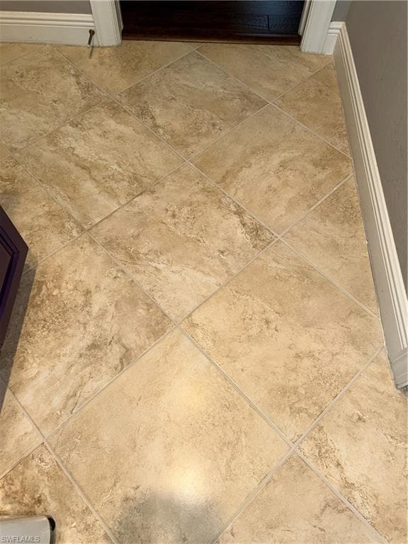 10283 Avonleigh Dr, Bonita Springs, FL 34135-24