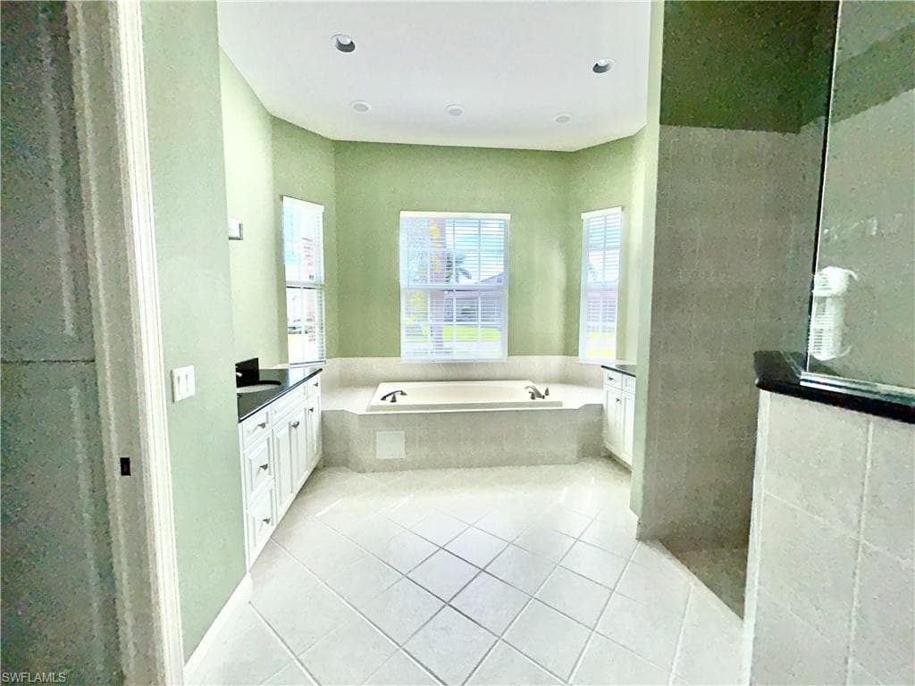 10283 Avonleigh Dr, Bonita Springs, FL 34135-29