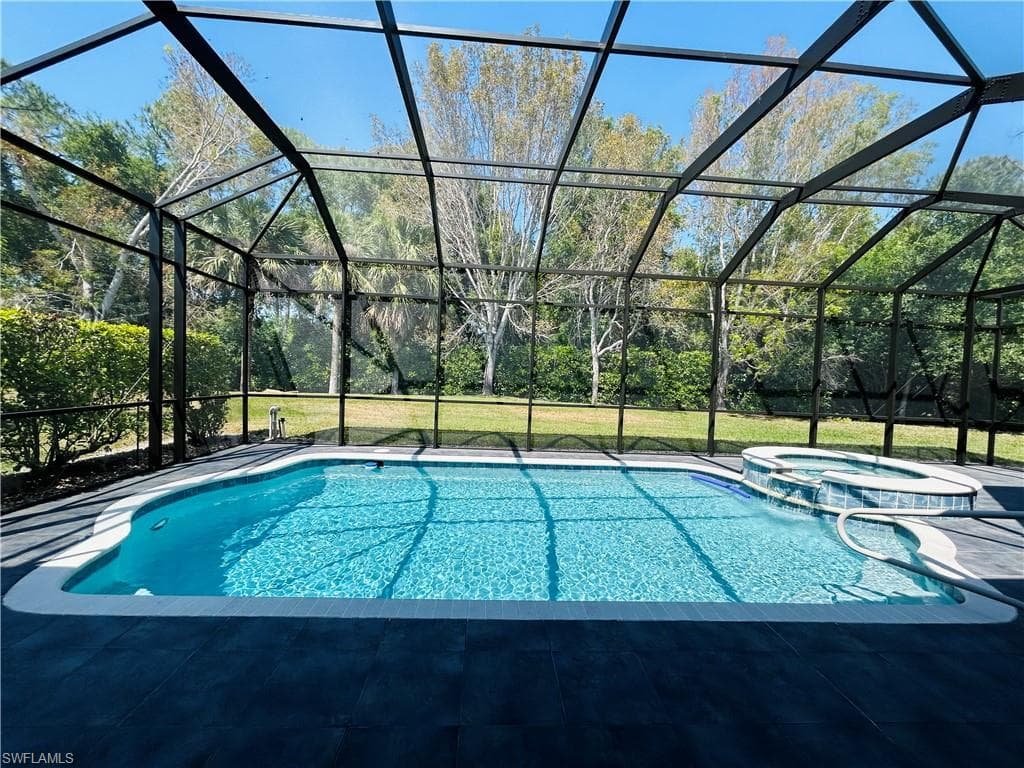 10283 Avonleigh Dr, Bonita Springs, FL 34135-3