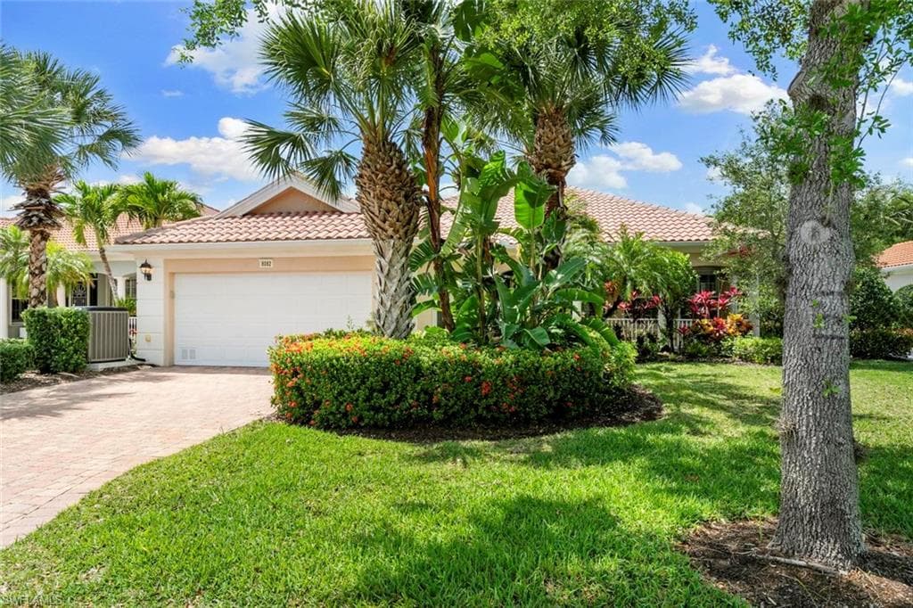 8082 Wilfredo Ct, Naples, FL 34114-2