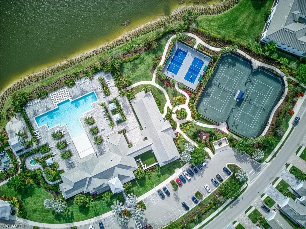 8966 Saint Lucia Dr, Naples, FL 34114-24