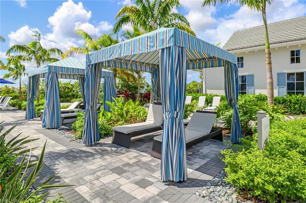 8966 Saint Lucia Dr, Naples, FL 34114-29