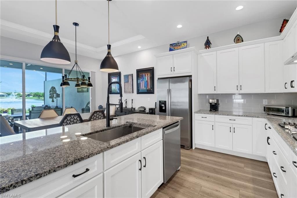 8966 Saint Lucia Dr, Naples, FL 34114-3