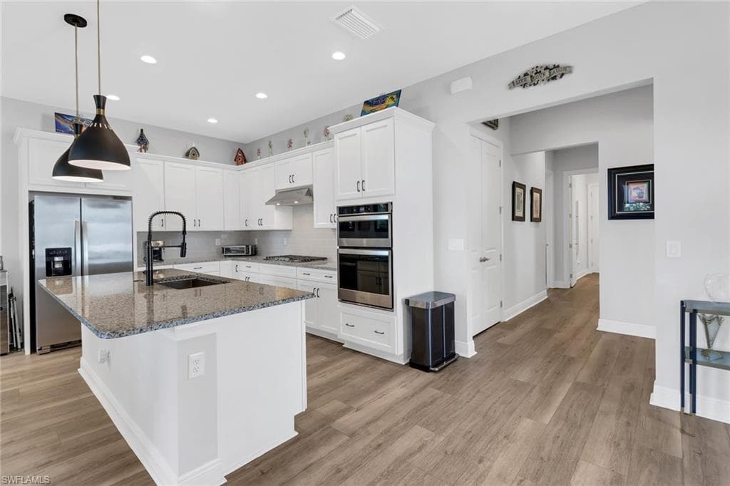 8966 Saint Lucia Dr, Naples, FL 34114-4