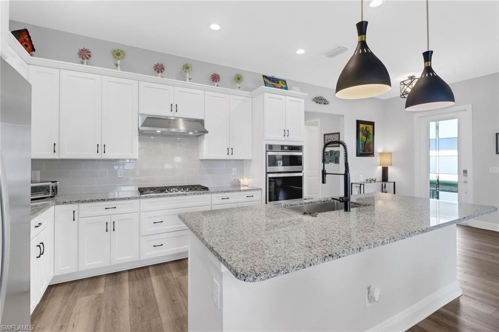 8966 Saint Lucia Dr, Naples, FL 34114-5