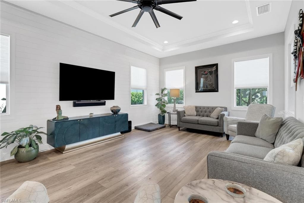 8966 Saint Lucia Dr, Naples, FL 34114-7