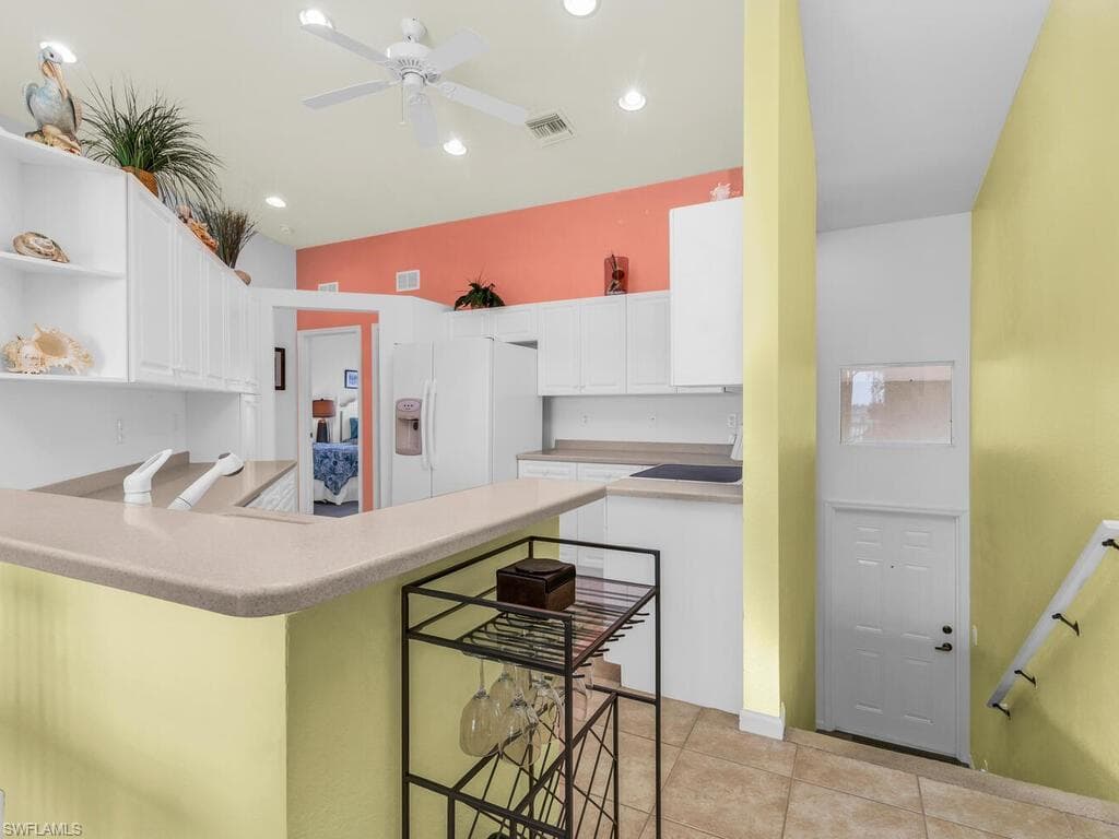 25065 Peacock Ln 202, Naples, FL 34114-6
