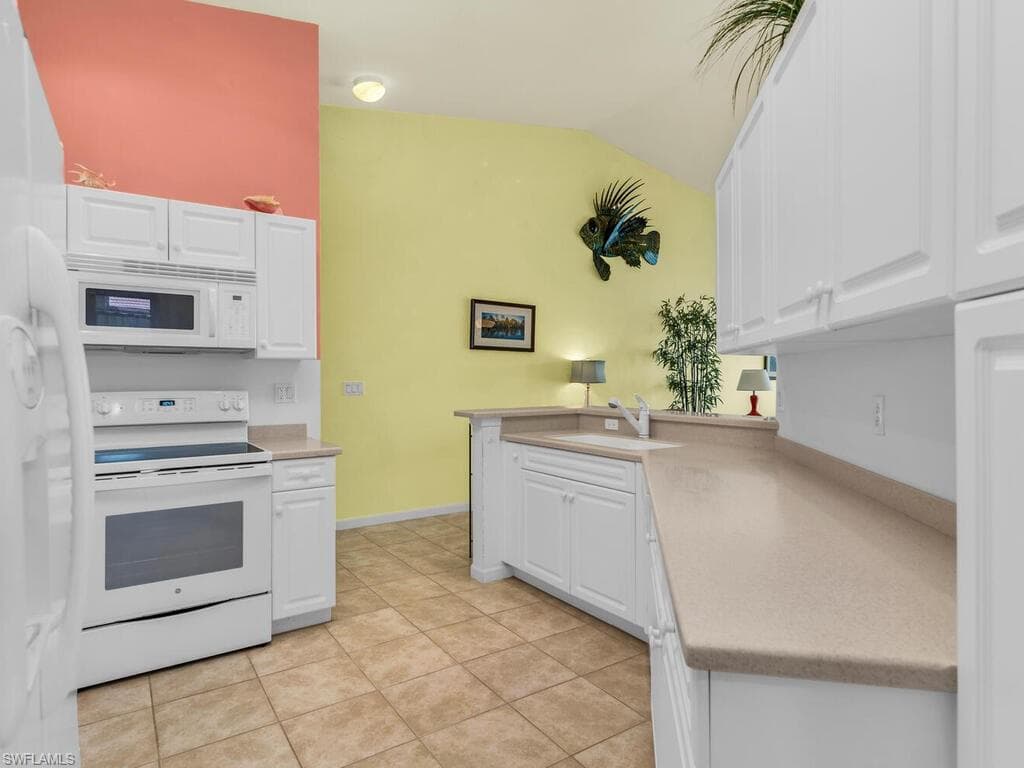 25065 Peacock Ln 202, Naples, FL 34114-7