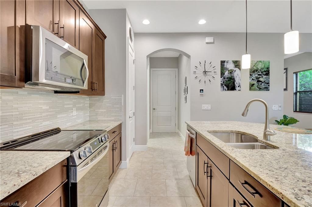 1290 Manado Dr, Naples, FL 34113-9