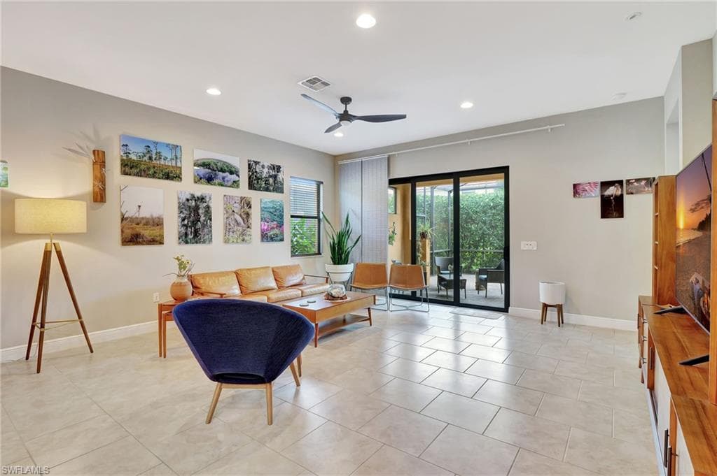 1290 Manado Dr, Naples, FL 34113-15