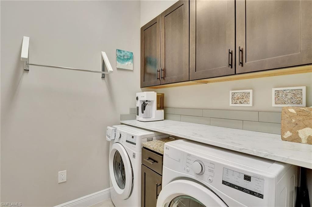 1290 Manado Dr, Naples, FL 34113-32