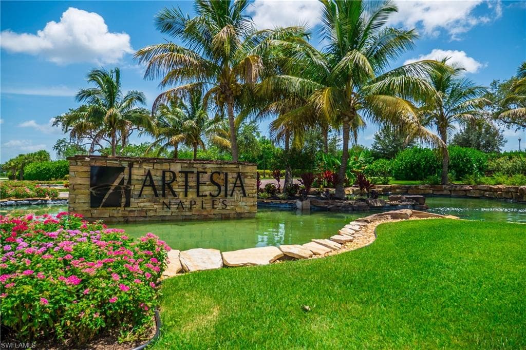 1290 Manado Dr, Naples, FL 34113-33
