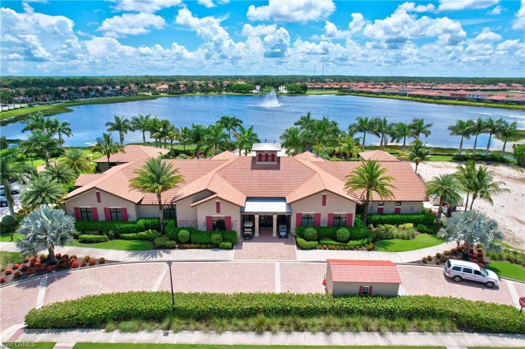 1290 Manado Dr, Naples, FL 34113-34