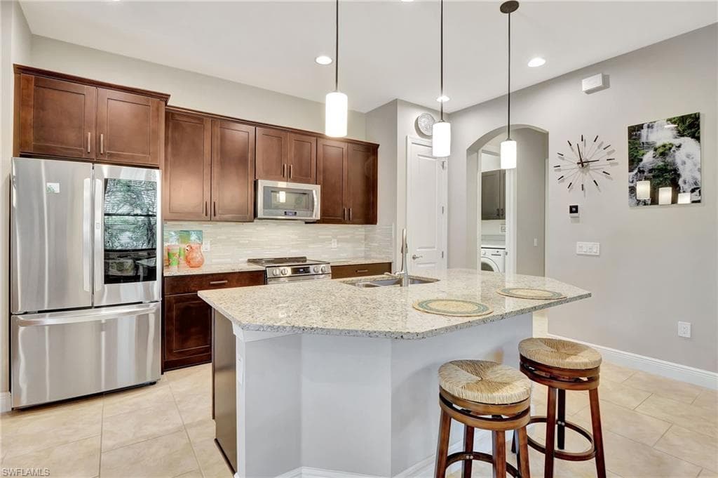 1290 Manado Dr, Naples, FL 34113-3