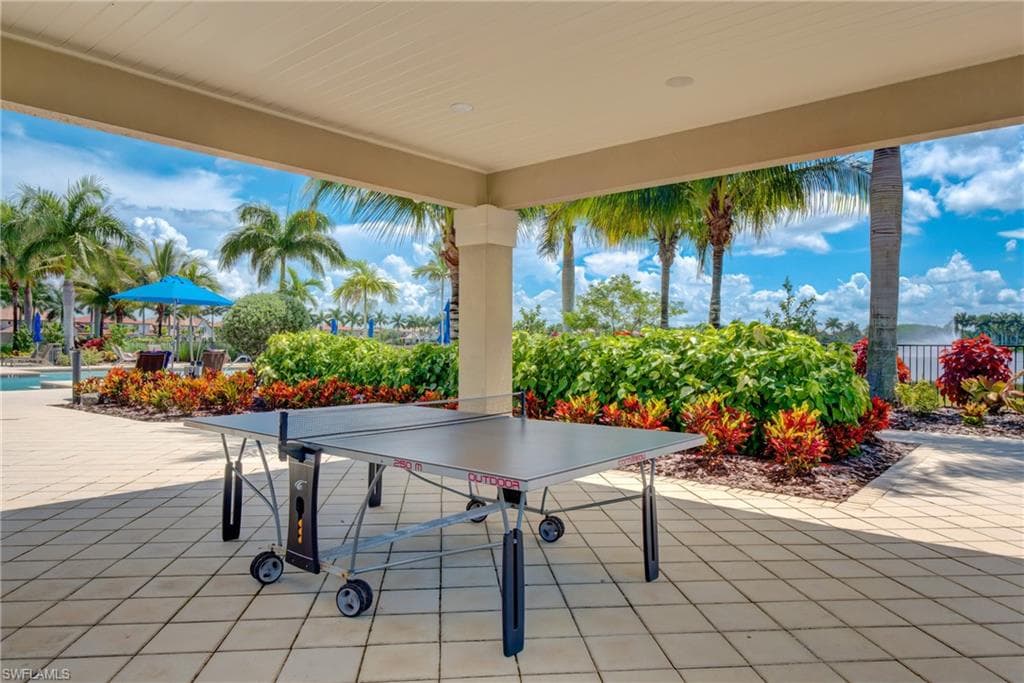 1290 Manado Dr, Naples, FL 34113-41