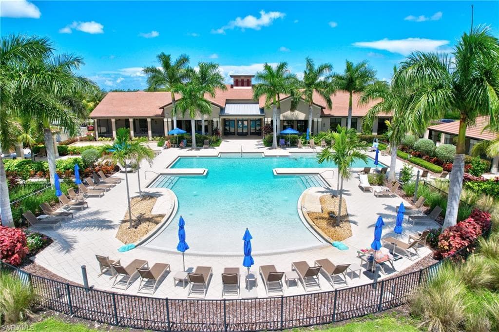 1290 Manado Dr, Naples, FL 34113-44