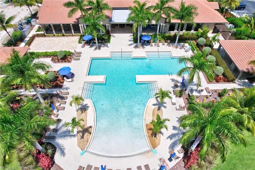 1290 Manado Dr, Naples, FL 34113-45