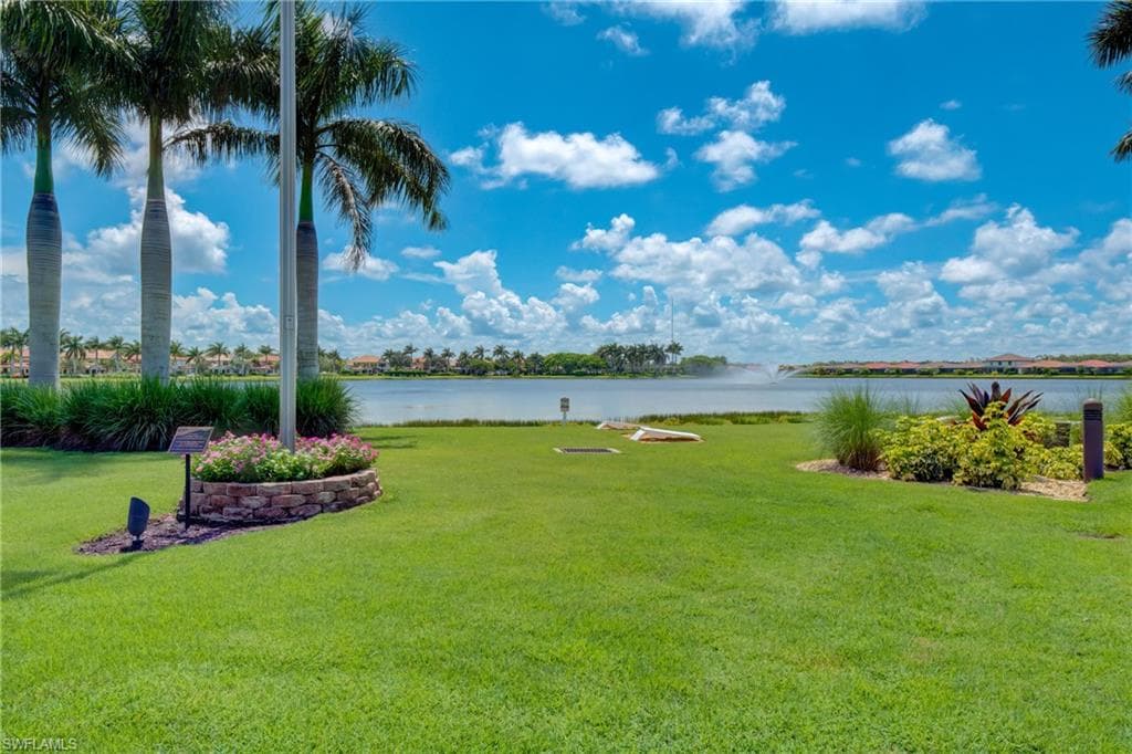 1290 Manado Dr, Naples, FL 34113-48