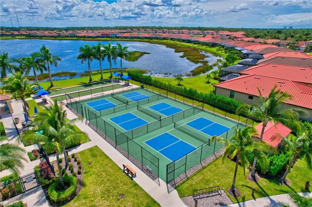 1290 Manado Dr, Naples, FL 34113-49
