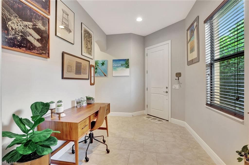 1290 Manado Dr, Naples, FL 34113-6