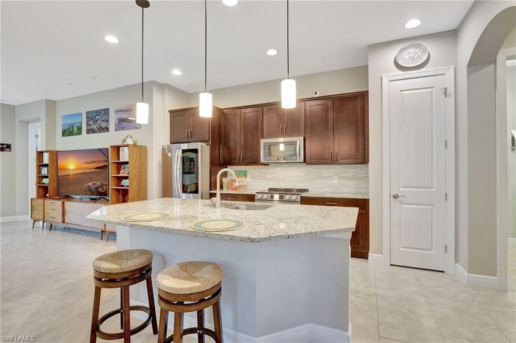 1290 Manado Dr, Naples, FL 34113-8