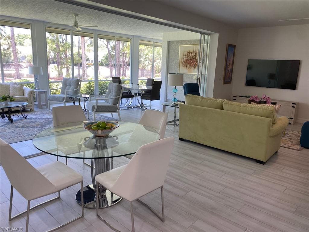 750 Waterford Dr 102, Naples, FL 34113-1