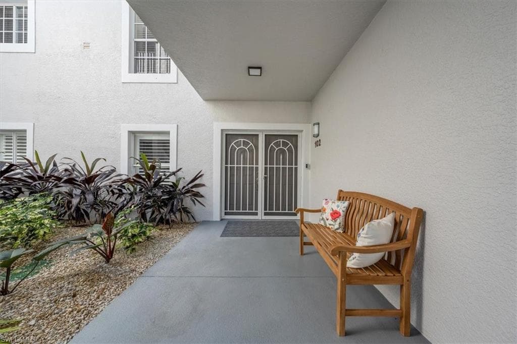 750 Waterford Dr 102, Naples, FL 34113-20