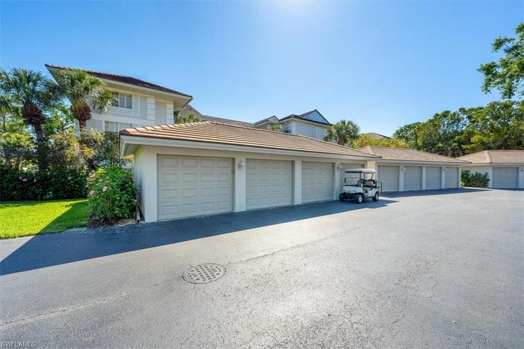 750 Waterford Dr 102, Naples, FL 34113-21