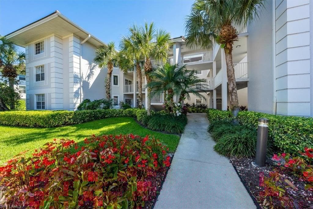 750 Waterford Dr 102, Naples, FL 34113-3