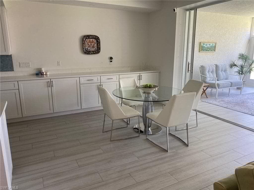750 Waterford Dr 102, Naples, FL 34113-6