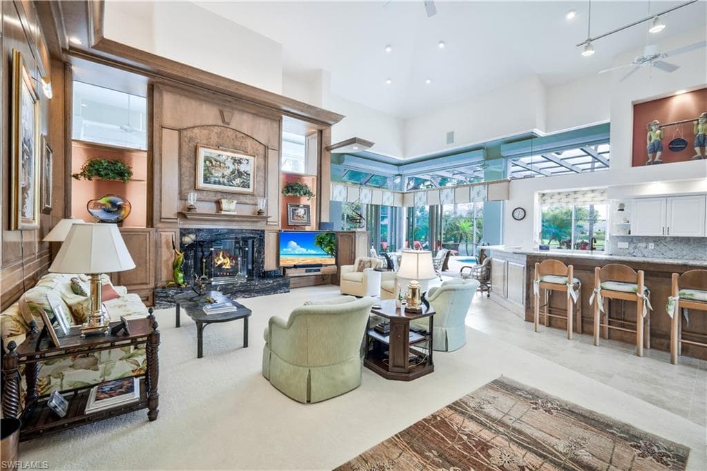 695 Ardmore Ln, Naples, FL 34108-9