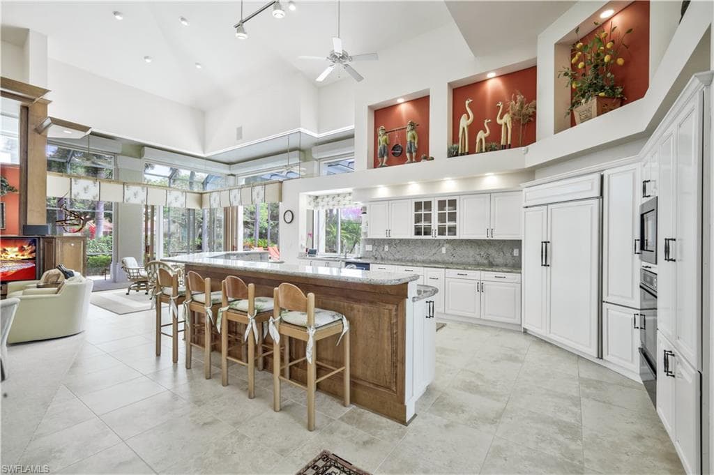 695 Ardmore Ln, Naples, FL 34108-10