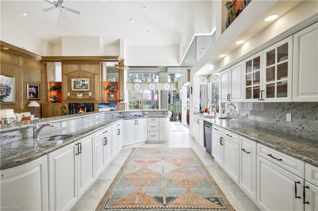 695 Ardmore Ln, Naples, FL 34108-11