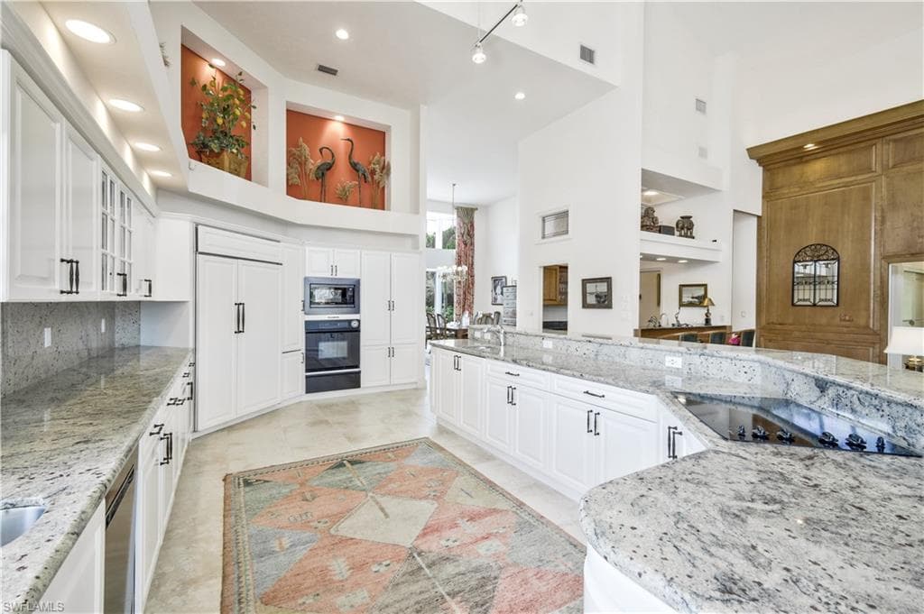 695 Ardmore Ln, Naples, FL 34108-12