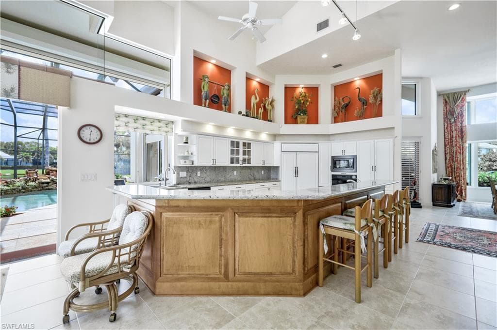 695 Ardmore Ln, Naples, FL 34108-13