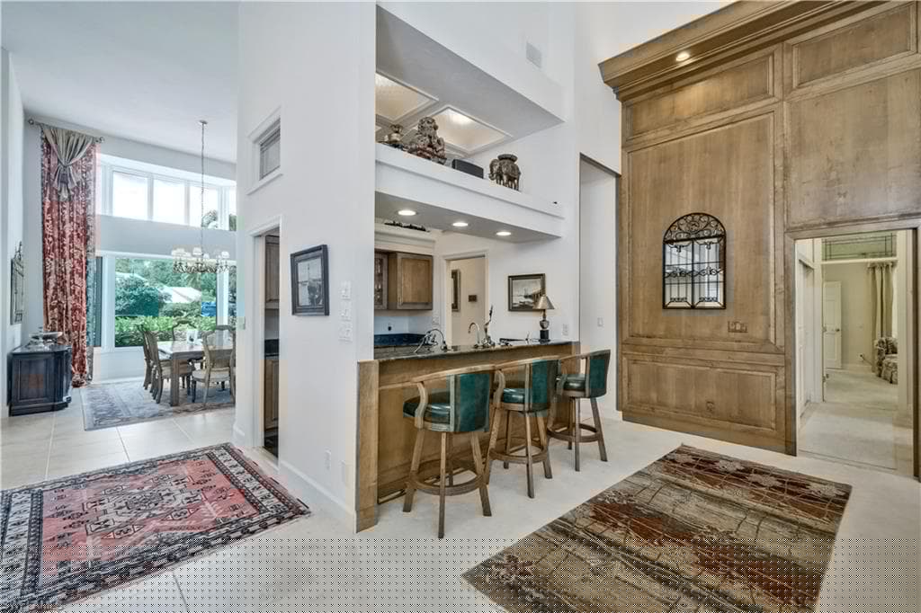 695 Ardmore Ln, Naples, FL 34108-14