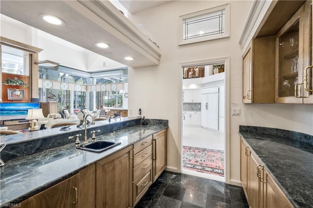 695 Ardmore Ln, Naples, FL 34108-16