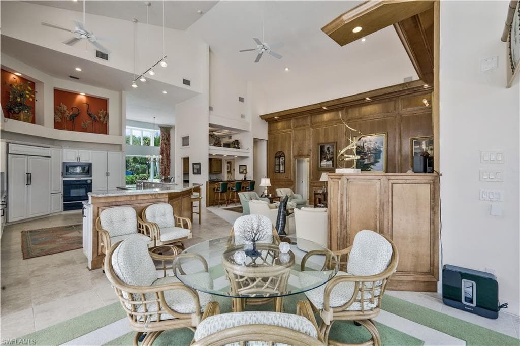 695 Ardmore Ln, Naples, FL 34108-17