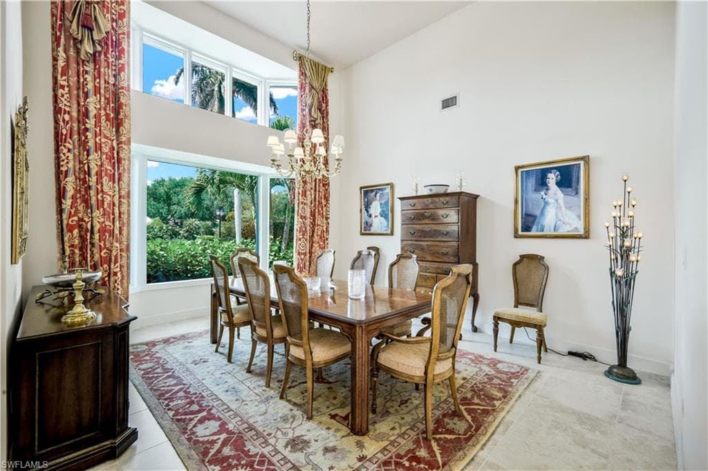 695 Ardmore Ln, Naples, FL 34108-19