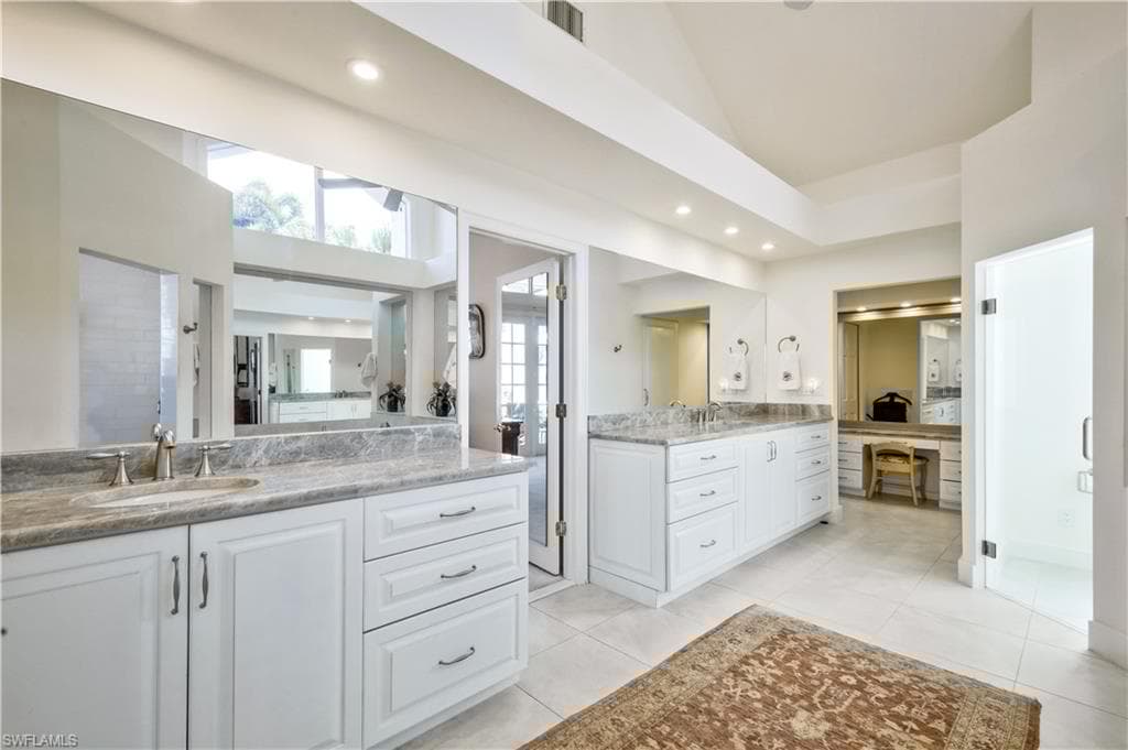 695 Ardmore Ln, Naples, FL 34108-25