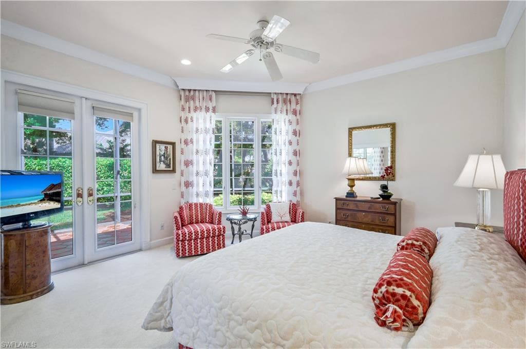 695 Ardmore Ln, Naples, FL 34108-26
