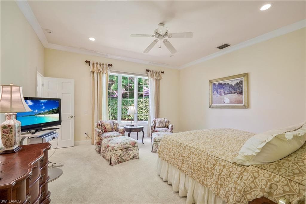 695 Ardmore Ln, Naples, FL 34108-28