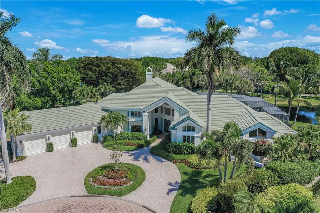 695 Ardmore Ln, Naples, FL 34108-2