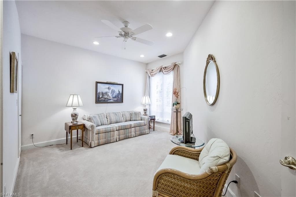 695 Ardmore Ln, Naples, FL 34108-30