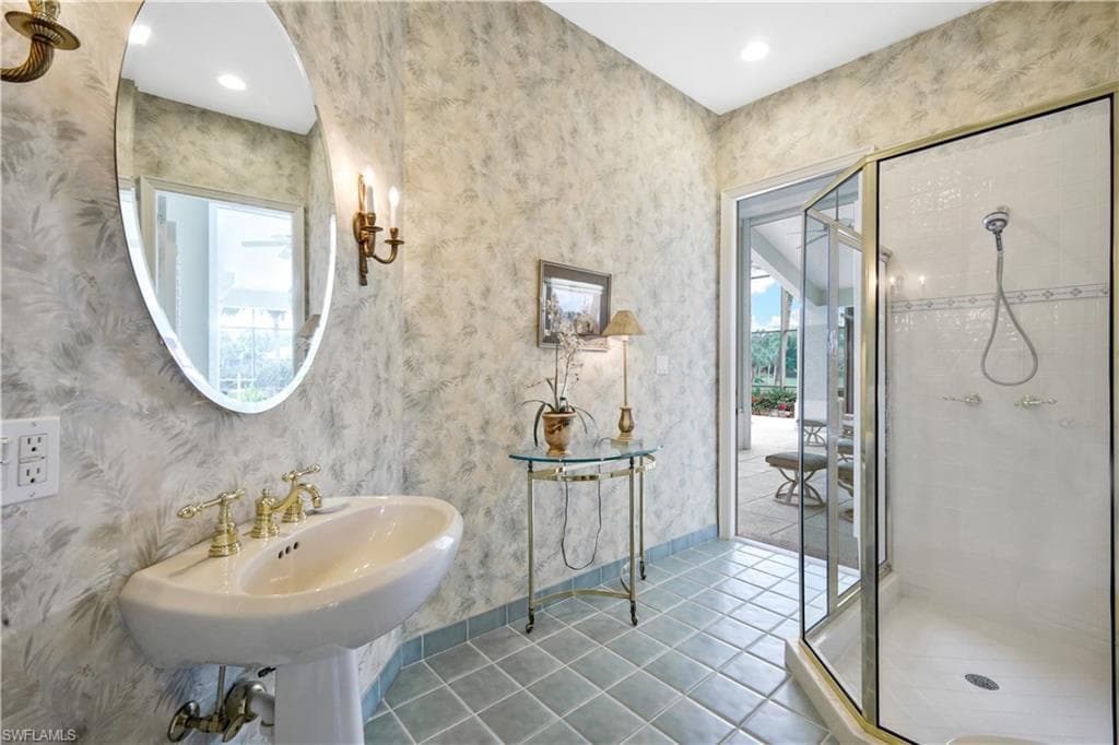 695 Ardmore Ln, Naples, FL 34108-31