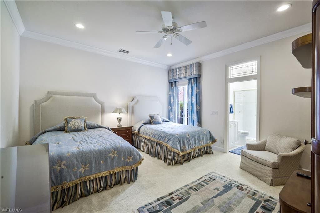 695 Ardmore Ln, Naples, FL 34108-32