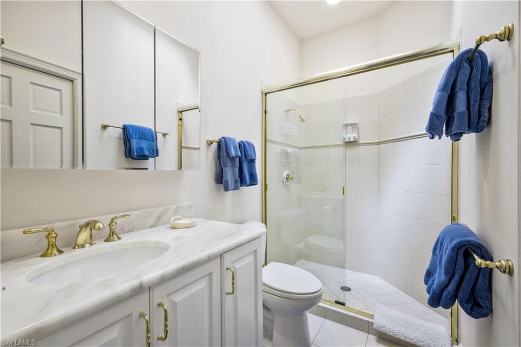 695 Ardmore Ln, Naples, FL 34108-33